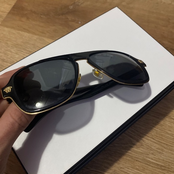 VERSACE polarized AUTHENTIC mod.2199 sunglasses unisex black w gold designer - Picture 8 of 17